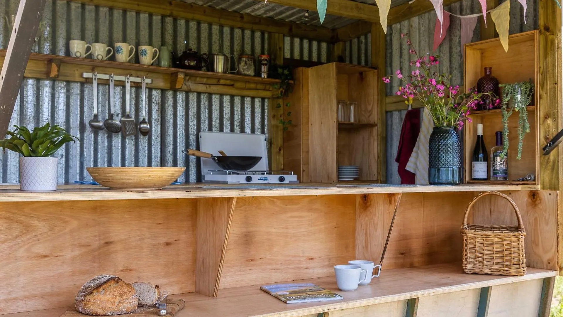 Bowhayes Farm - Camping & Glamping - Shepherd'S Hut 'Pippin' Venn Ottery