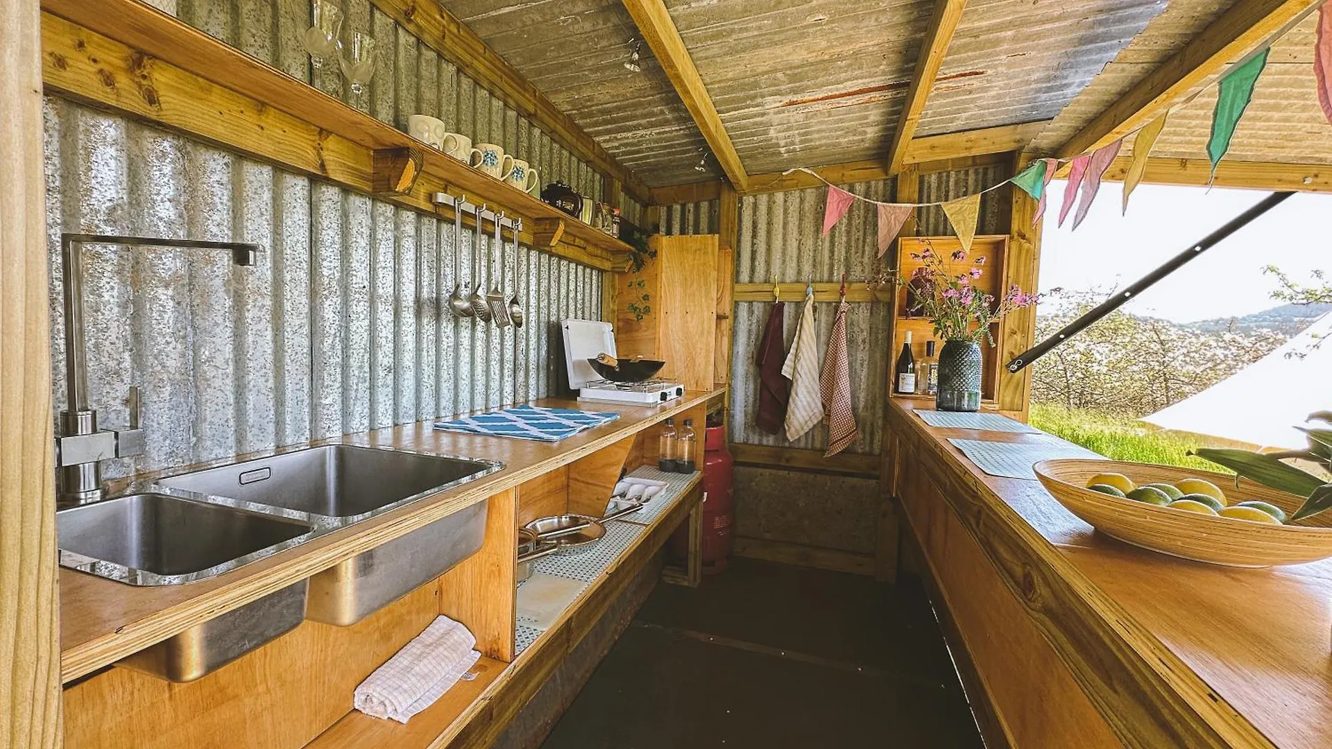Bowhayes Farm - Camping & Glamping - Shepherd'S Hut 'Pippin' Venn Ottery